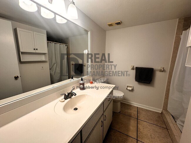Building Photo - 28100 Pine Haven Way