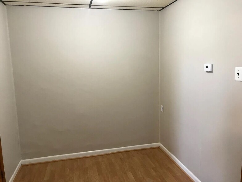 Building Photo - 3289 E Thompson St