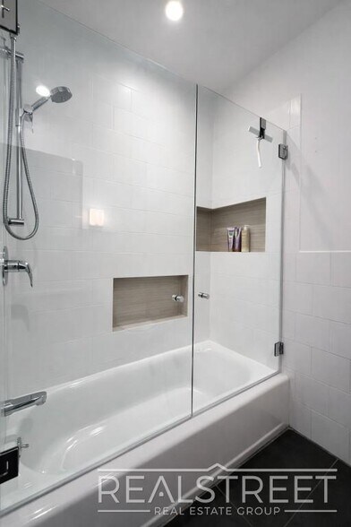 Building Photo - Charming Two-Bedroom Brownstone Residence