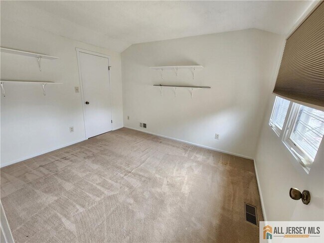 Building Photo - 254 Sayre Dr