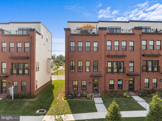Building Photo - 23158 Horseshoe Trl Sq