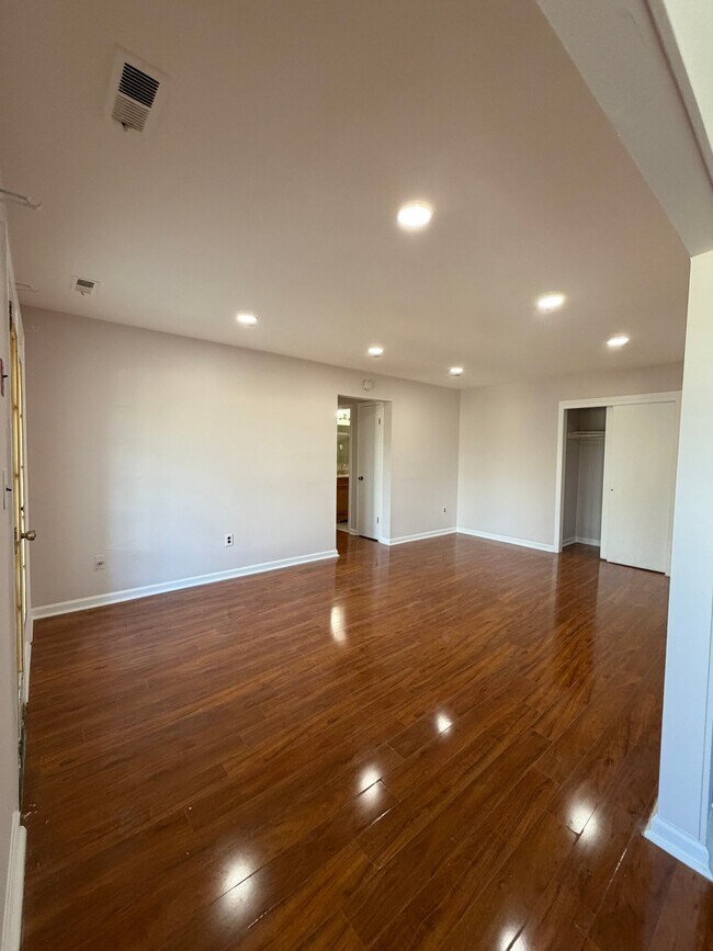 Building Photo - 1409 Green Hollow Dr