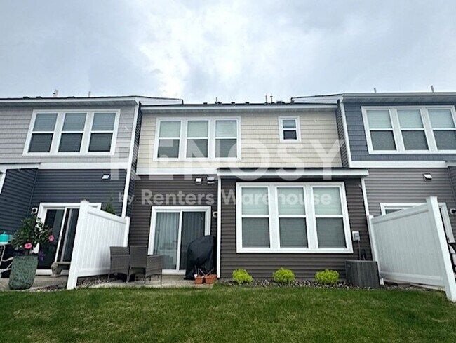 Building Photo - PRIME 3BD/2.5BA TOWNHOUSE IN MAPLE GROVE