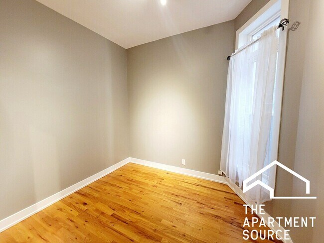 Building Photo - 2809 W Warren Blvd