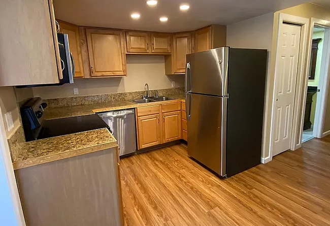 Building Photo - Listed For Rent