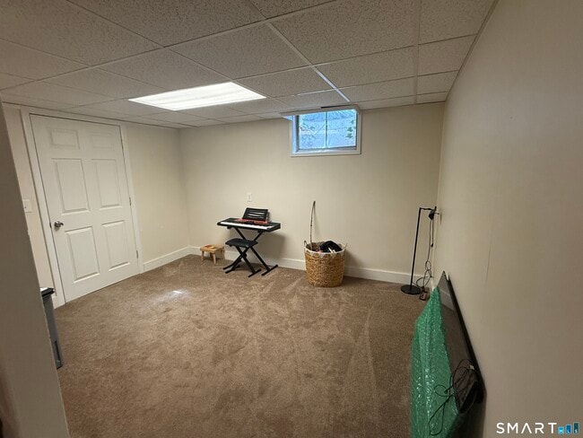 Building Photo - 129 Buttonball Rd