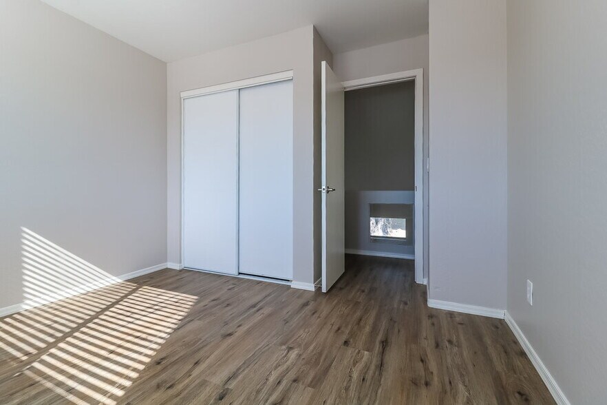 Building Photo - 17143 W Elizabeth Ave