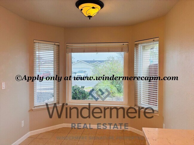 Building Photo - Available now! Charming 3-bed, 2-bath Gem in East Del Paso Heights- Your Perfect Home Awaits!