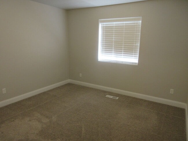 Building Photo - ** Move-in Discount ** 3 bed 2.5 bath - Newer townhome in the heart of Cedar City