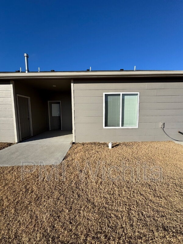 Building Photo - 5244 N Cypress Cir