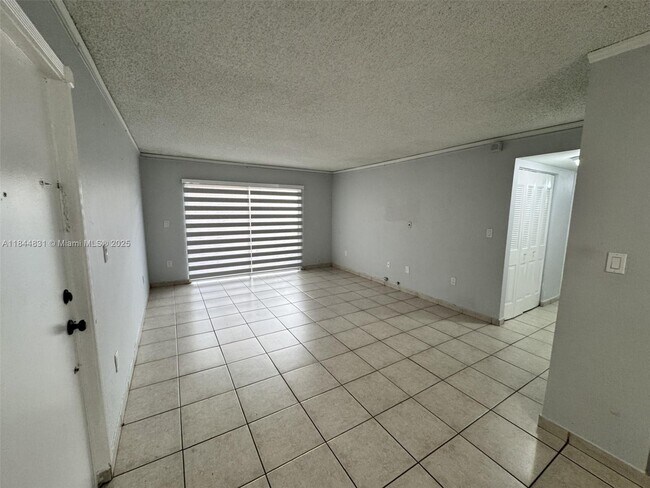 Building Photo - 7101 Miami Lakes Dr