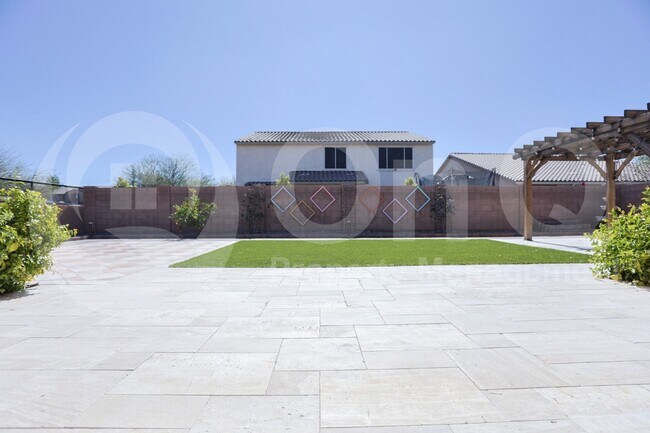 Building Photo - 1465 E Ibis St