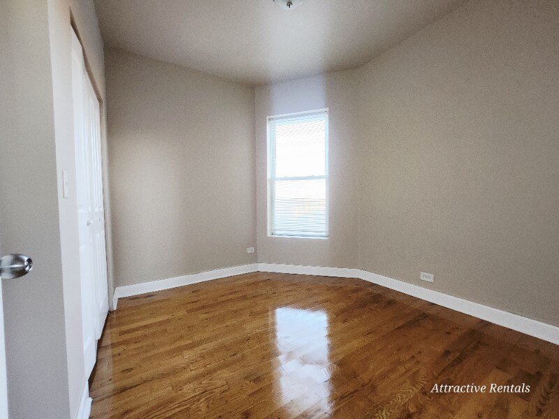 Building Photo - 6507 S Ingleside Ave