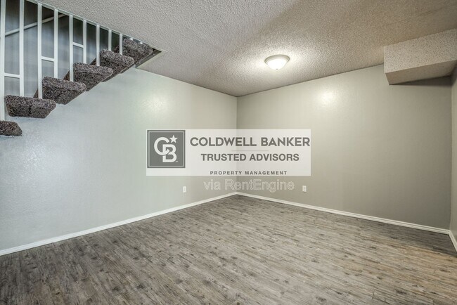 Building Photo - 5332 Kenosha Ave
