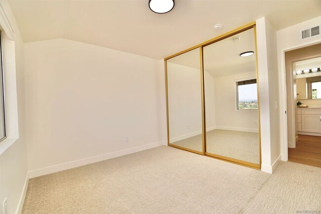 Building Photo - Plaza Otonal - MOVE-IN SPECIAL!! 1/2 Off 1...