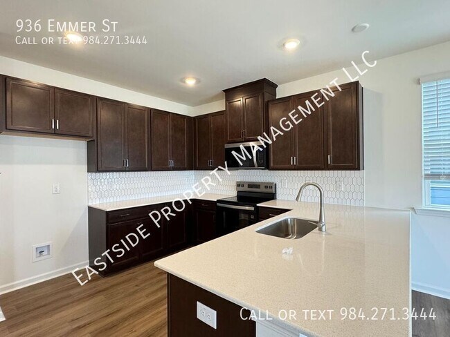 Building Photo - 936 Emmer St