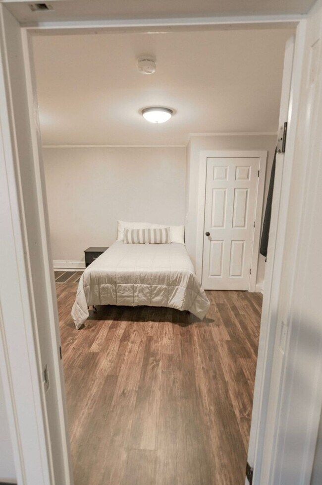Building Photo - Two Bedroom Two Bath 112 Quarry