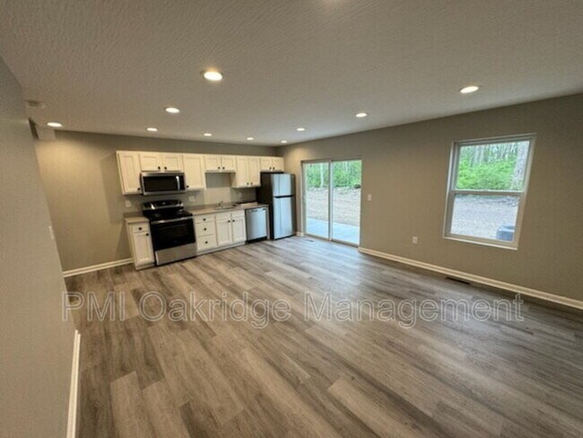 Building Photo - 211 Bruns Dr