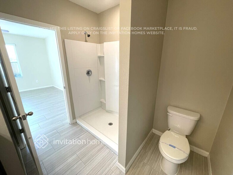 Building Photo - 8004 Pelican Reed Cir