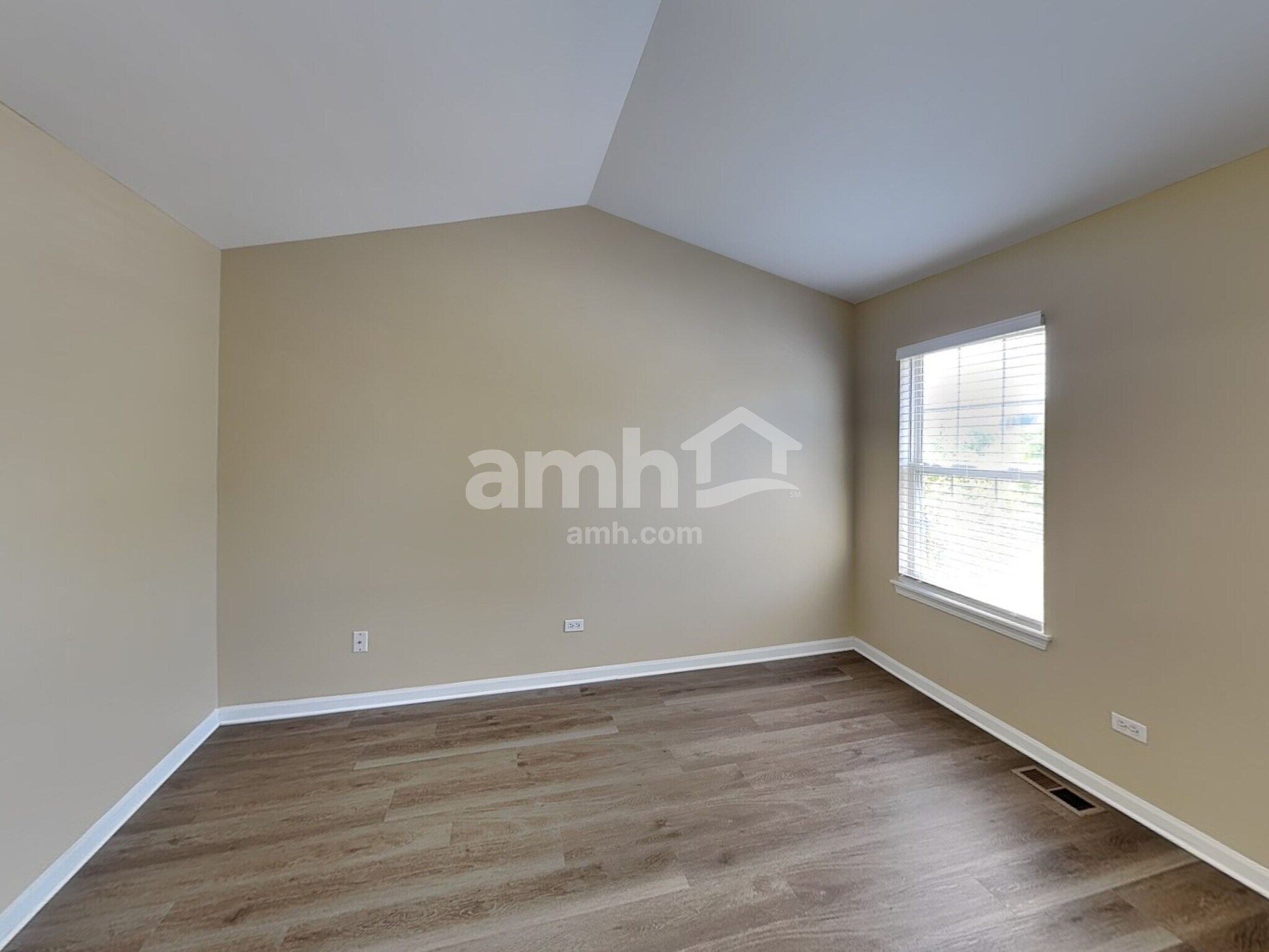 Building Photo - 2828 Sun Valley Dr