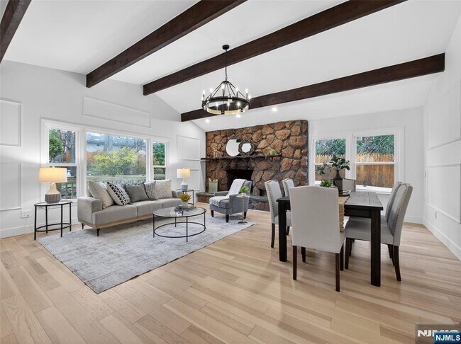 Building Photo - 114 Colony Ave