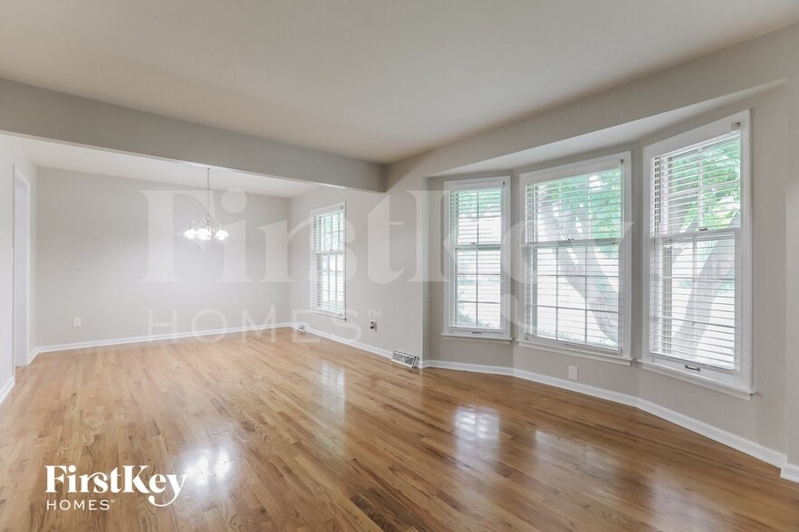 Building Photo - 8117 Hardy St