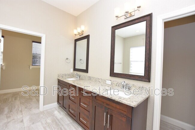 Building Photo - 6986 Highlands Creek Ave