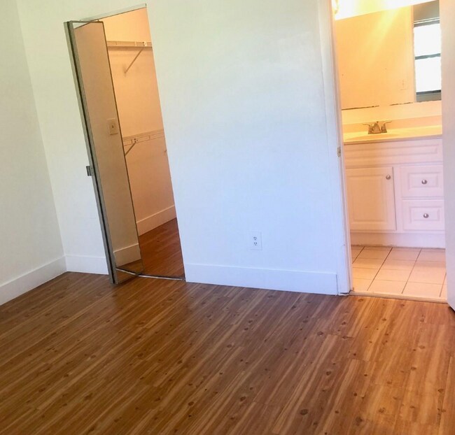 Building Photo - 15701 W Waterside Cir