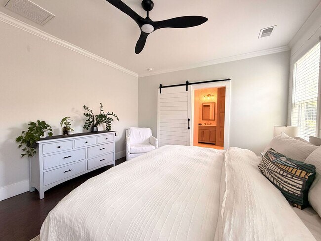Building Photo - Available July 1st. Beautiful 4 BR/2.5 BA Home in Highly Desirable Park West! Landscaping included!