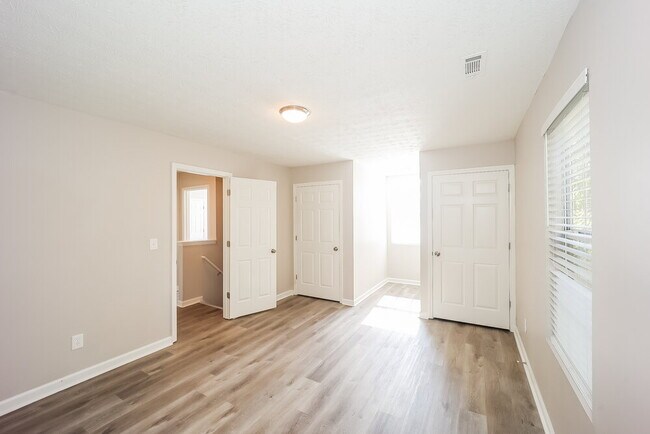 Building Photo - 760 Glenshire Ct