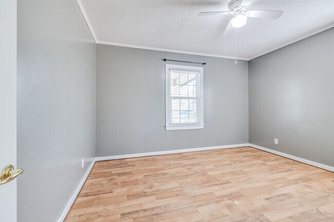 Building Photo - Spacious 3BR Home in Newington – Quiet Living with Room to Enjoy