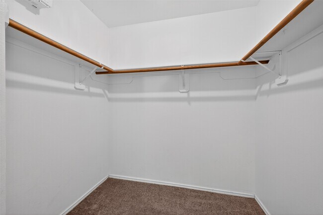 Building Photo - 16318 N Glade Dr