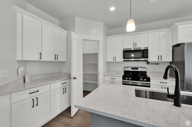 Building Photo - 16087 S Truss Dr