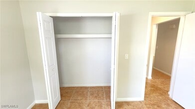 Building Photo - 4615 SE 4th Pl