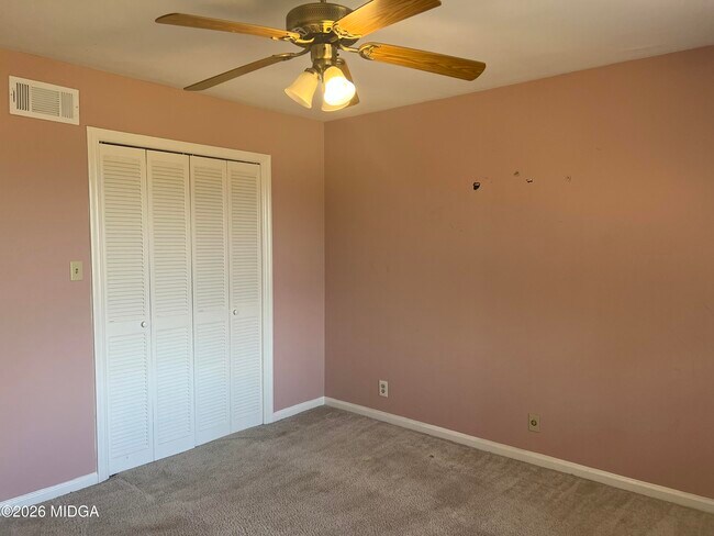 Building Photo - 853 Captain Kell Dr