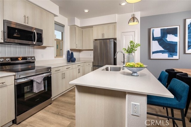 Building Photo - 27890 Rainbow Dr