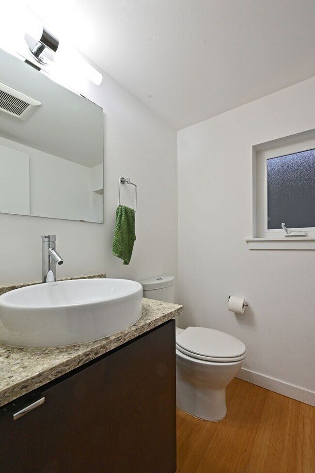 Building Photo - 3-Story Ballard Home - In Unit Washer/Dryer, Rooftop Deck