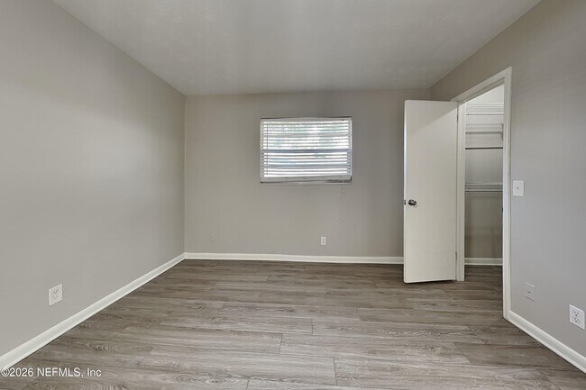 Building Photo - 671 Custer Cir