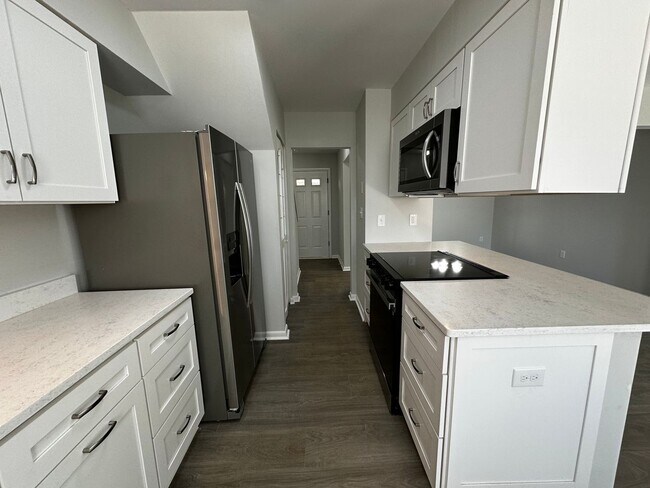 Building Photo - Weaverville Rental