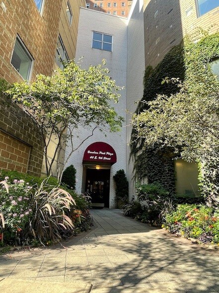 Building Photo - 40 E 9th St