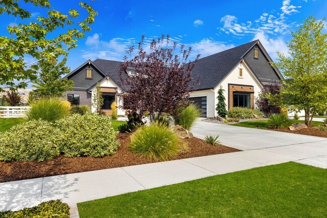 Building Photo - 7940 W Mirror Pond Dr