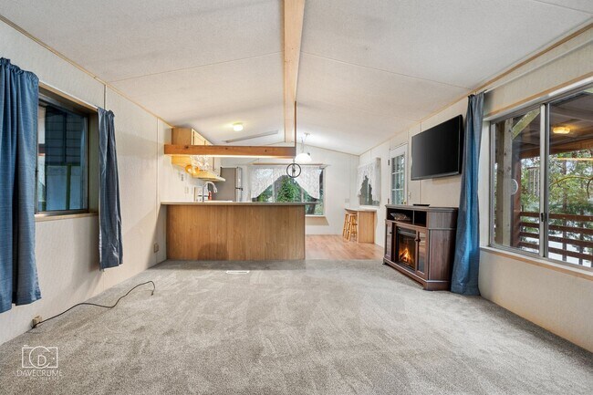 Building Photo - Waterfront 2-Bedroom Home with Scenic Views