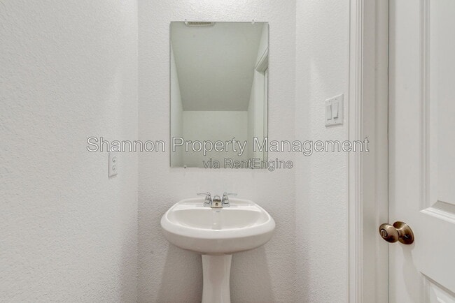 Building Photo - 7418 Clover Chase Dr