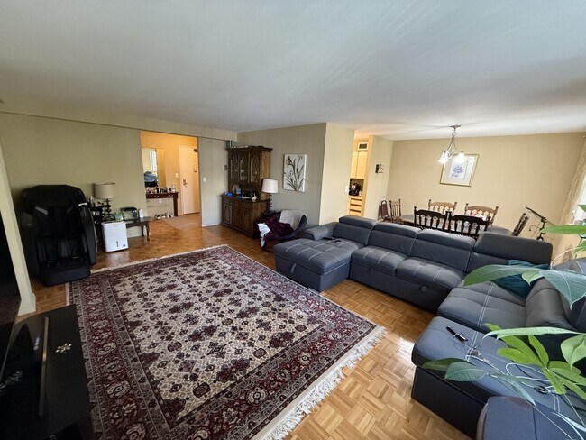 Building Photo - 893 Farmington Ave