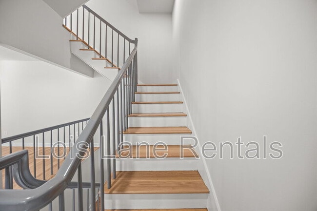 Building Photo - 12 Elliott St