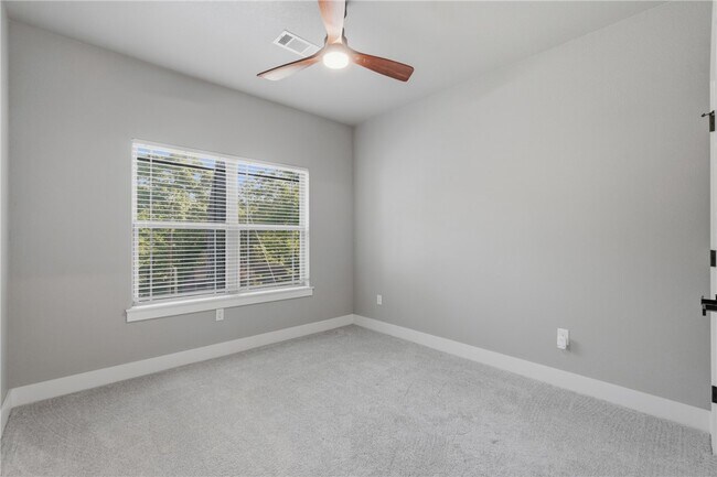 Building Photo - 8 Leyland Dr