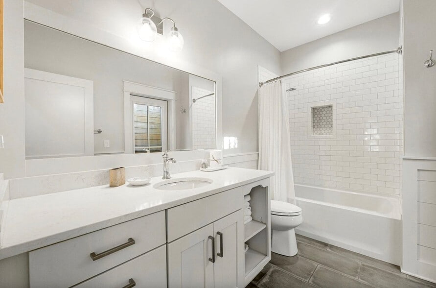 Building Photo - 587 Patina Blvd