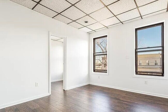 Building Photo - 385 Princeton Ave