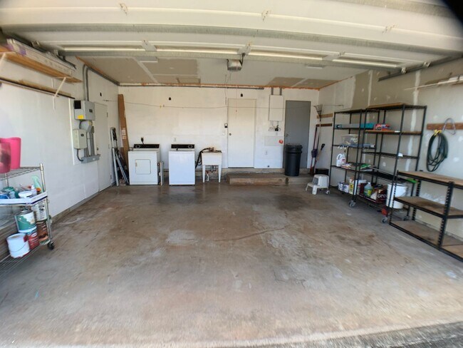 Building Photo - Mililani  - Rare 4 bedroom with upgraded kitchen/bathroom & large living/dining room