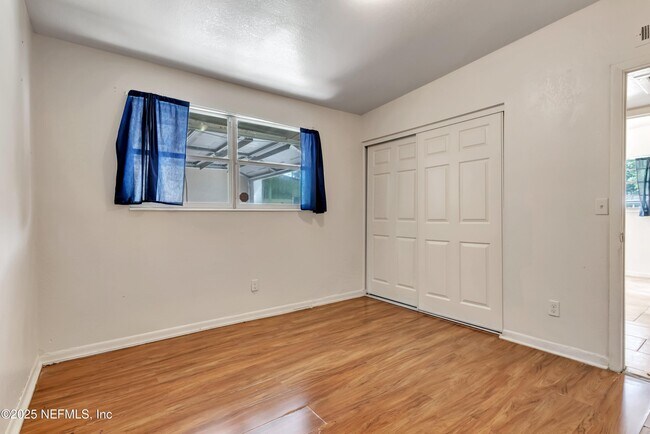 Building Photo - 4407 Melvin Cir E